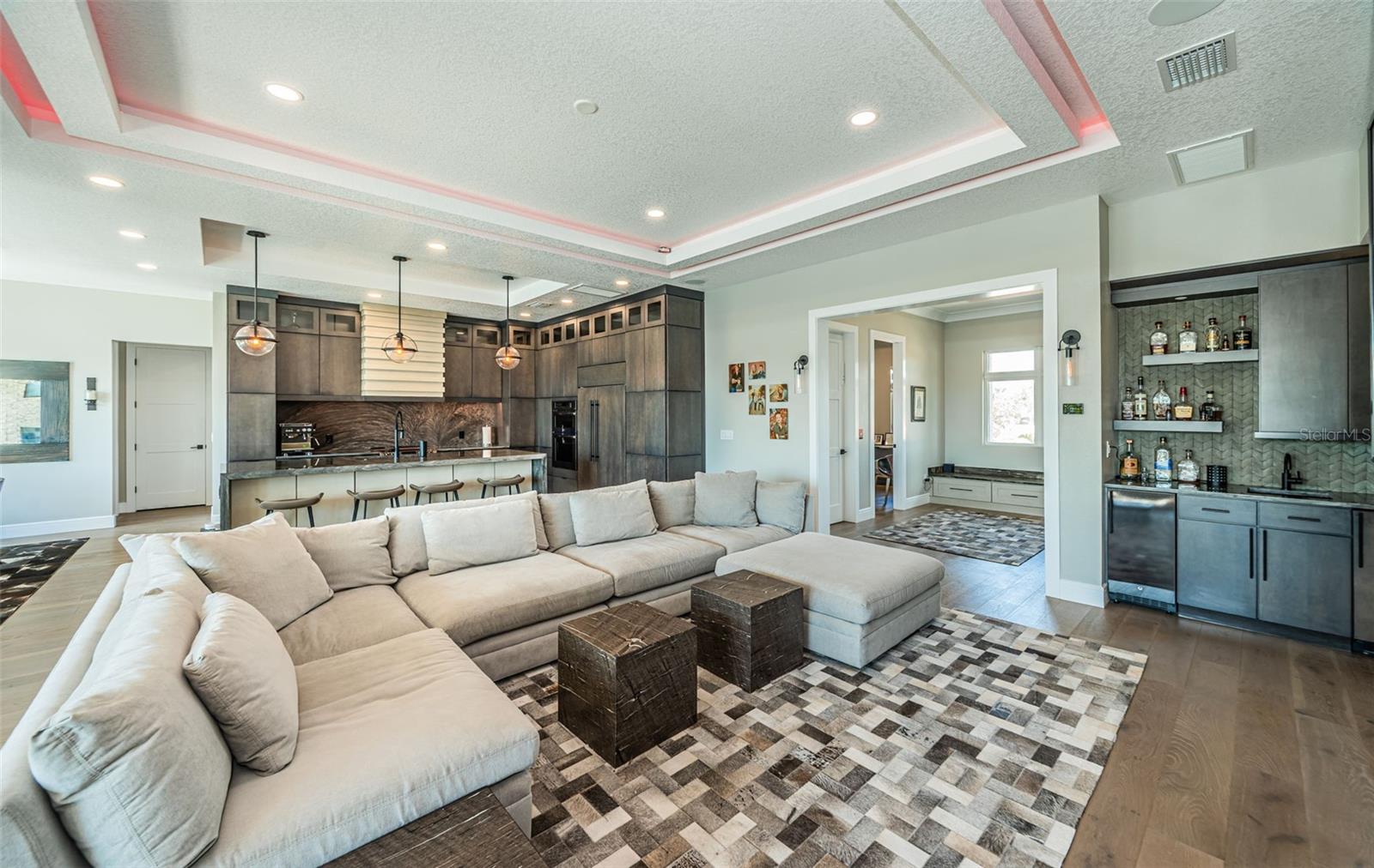 Image 13 of 86 For 7822 Causeway Boulevard S