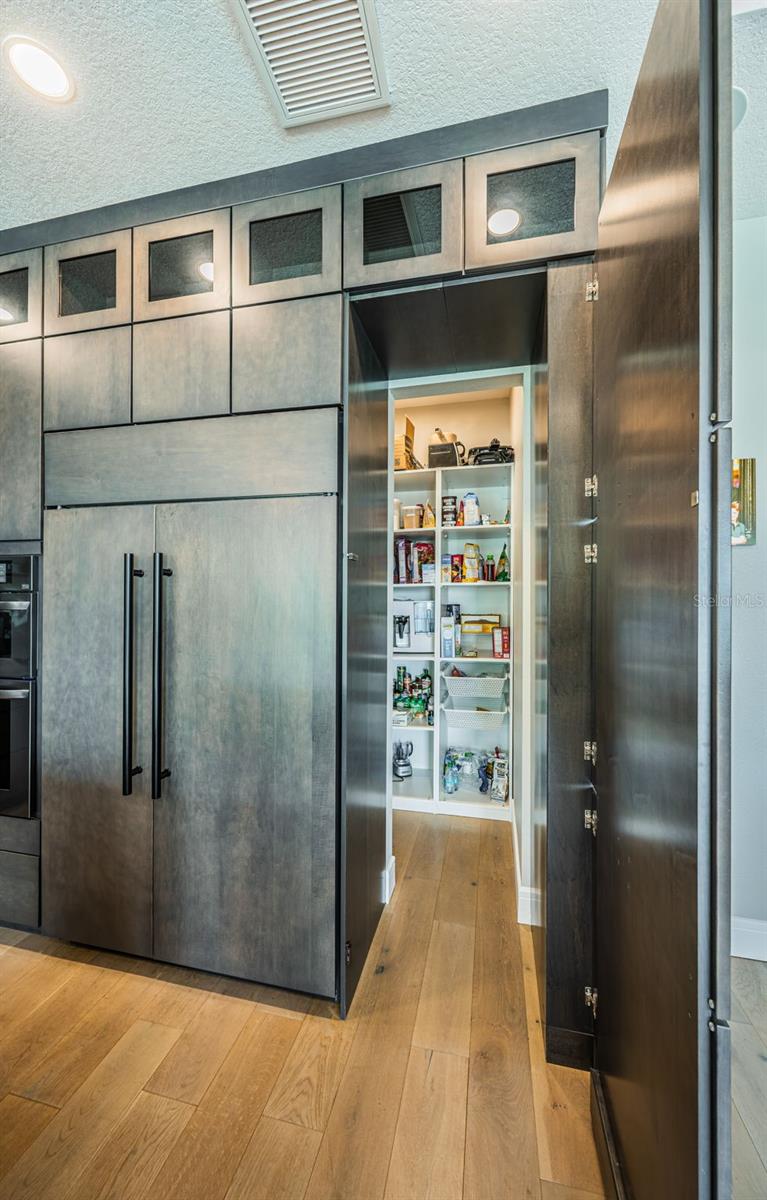 Image 25 of 86 For 7822 Causeway Boulevard S