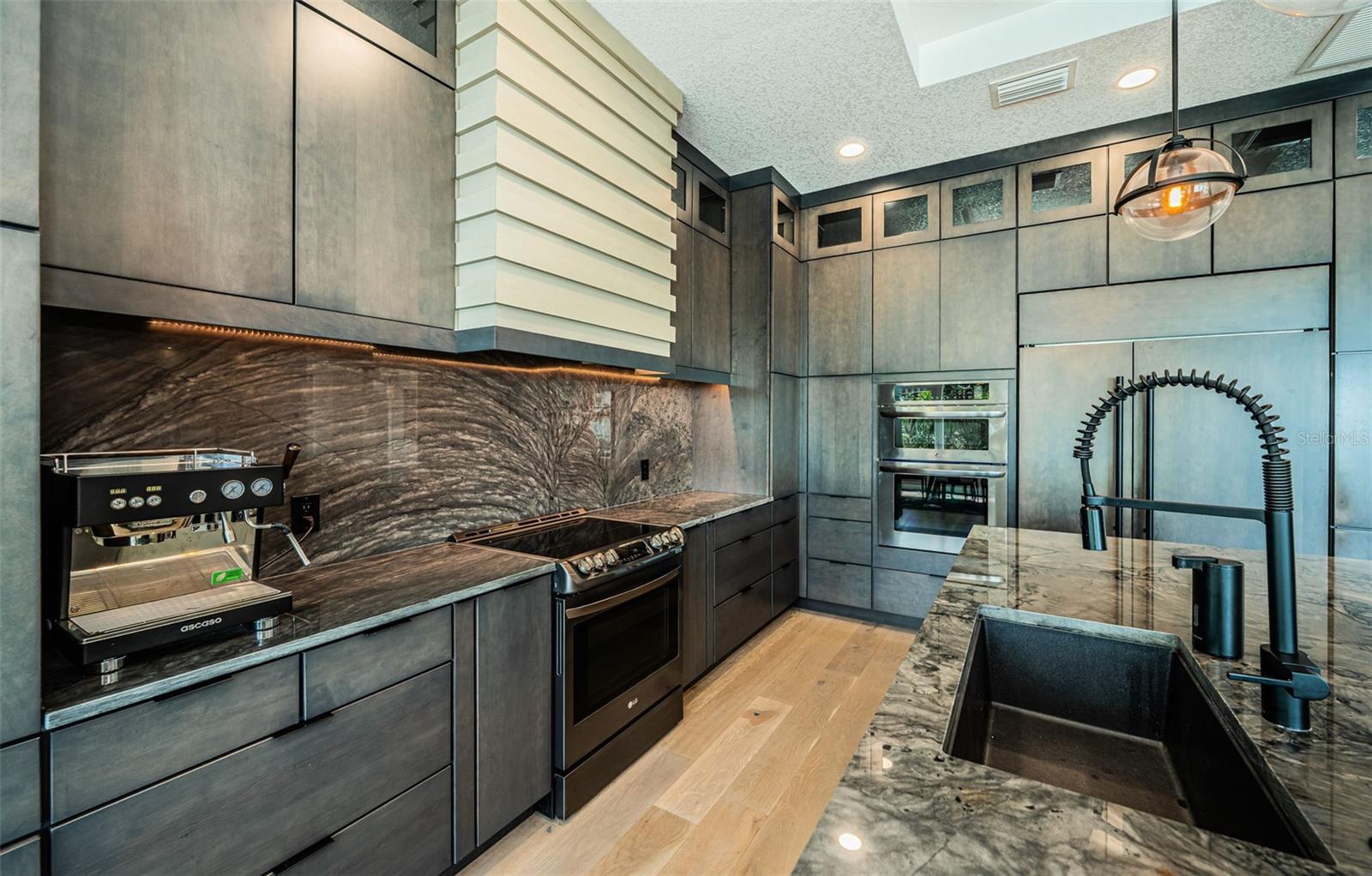 Image 30 of 86 For 7822 Causeway Boulevard S