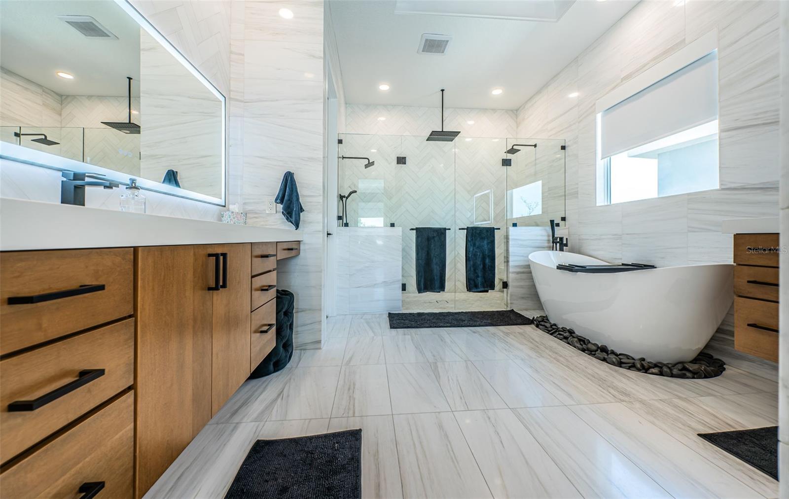 Image 37 of 86 For 7822 Causeway Boulevard S