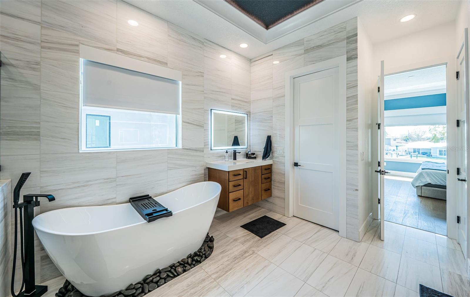 Image 39 of 86 For 7822 Causeway Boulevard S