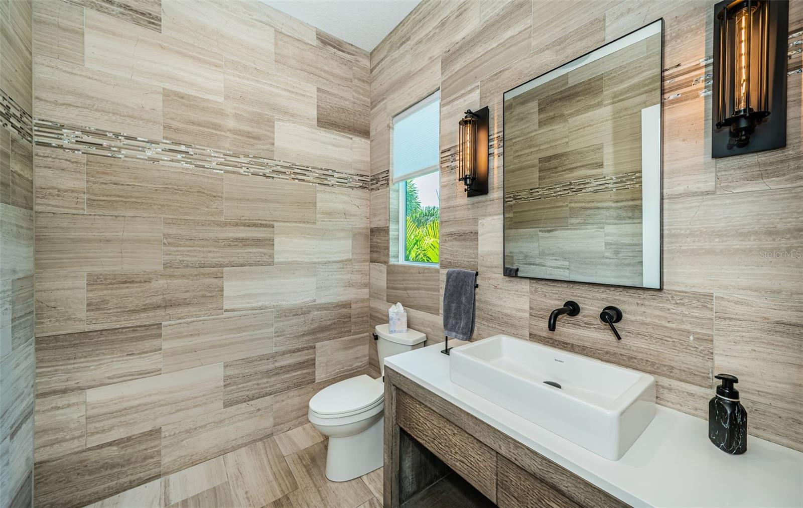 Image 44 of 86 For 7822 Causeway Boulevard S