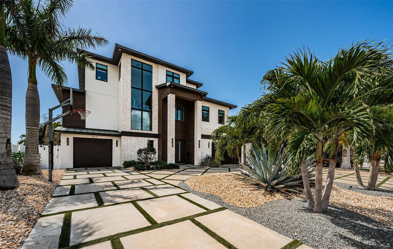 Image 5 of 86 For 7822 Causeway Boulevard S