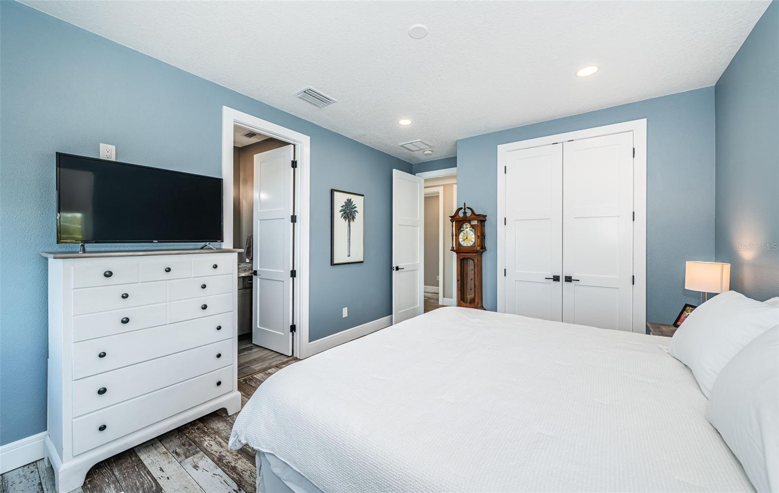 Image 50 of 86 For 7822 Causeway Boulevard S