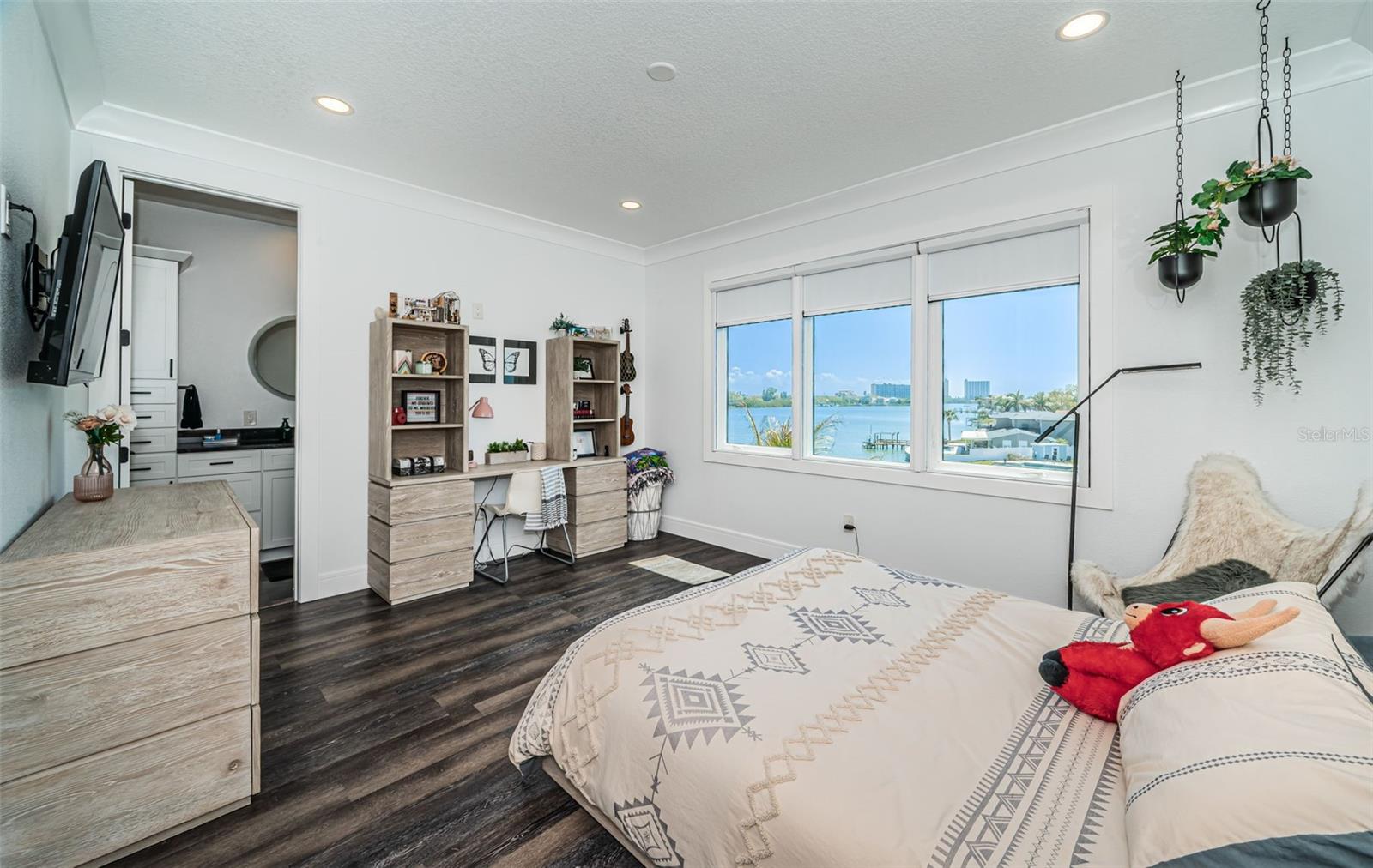 Image 52 of 86 For 7822 Causeway Boulevard S