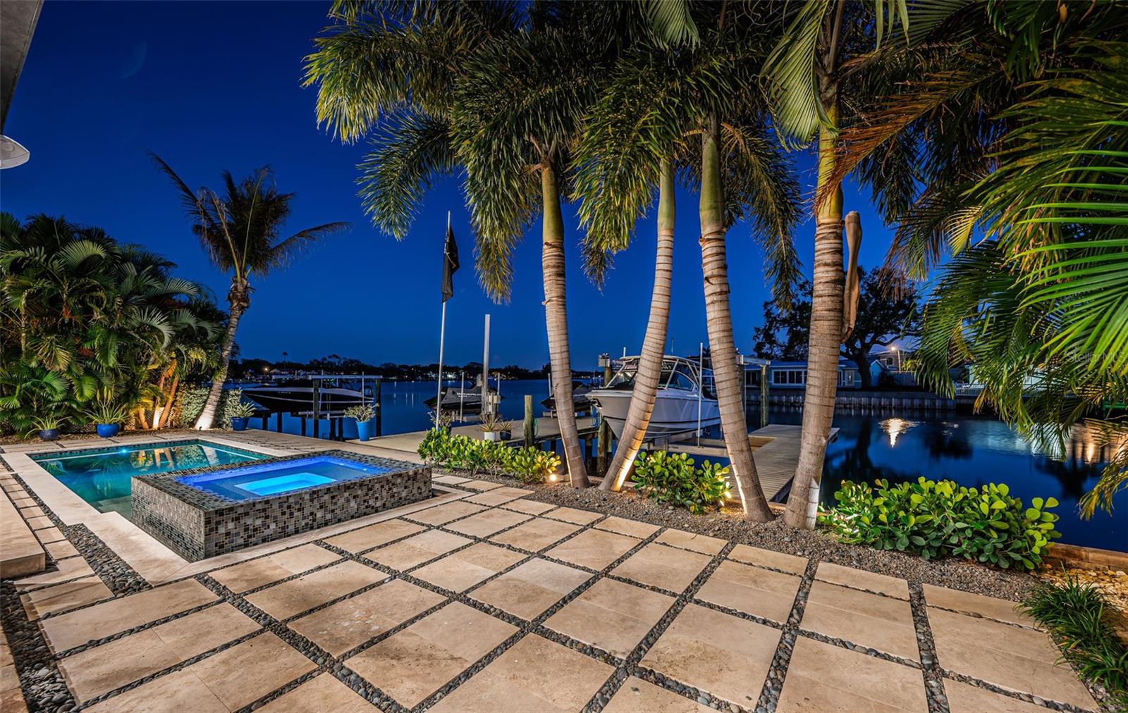 Image 70 of 86 For 7822 Causeway Boulevard S