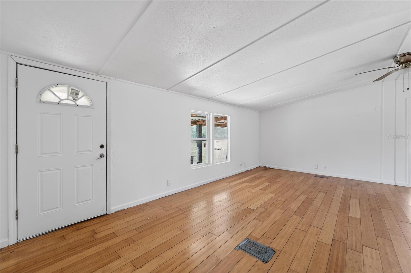 Image 16 of 81 For 35238 Manuel Street