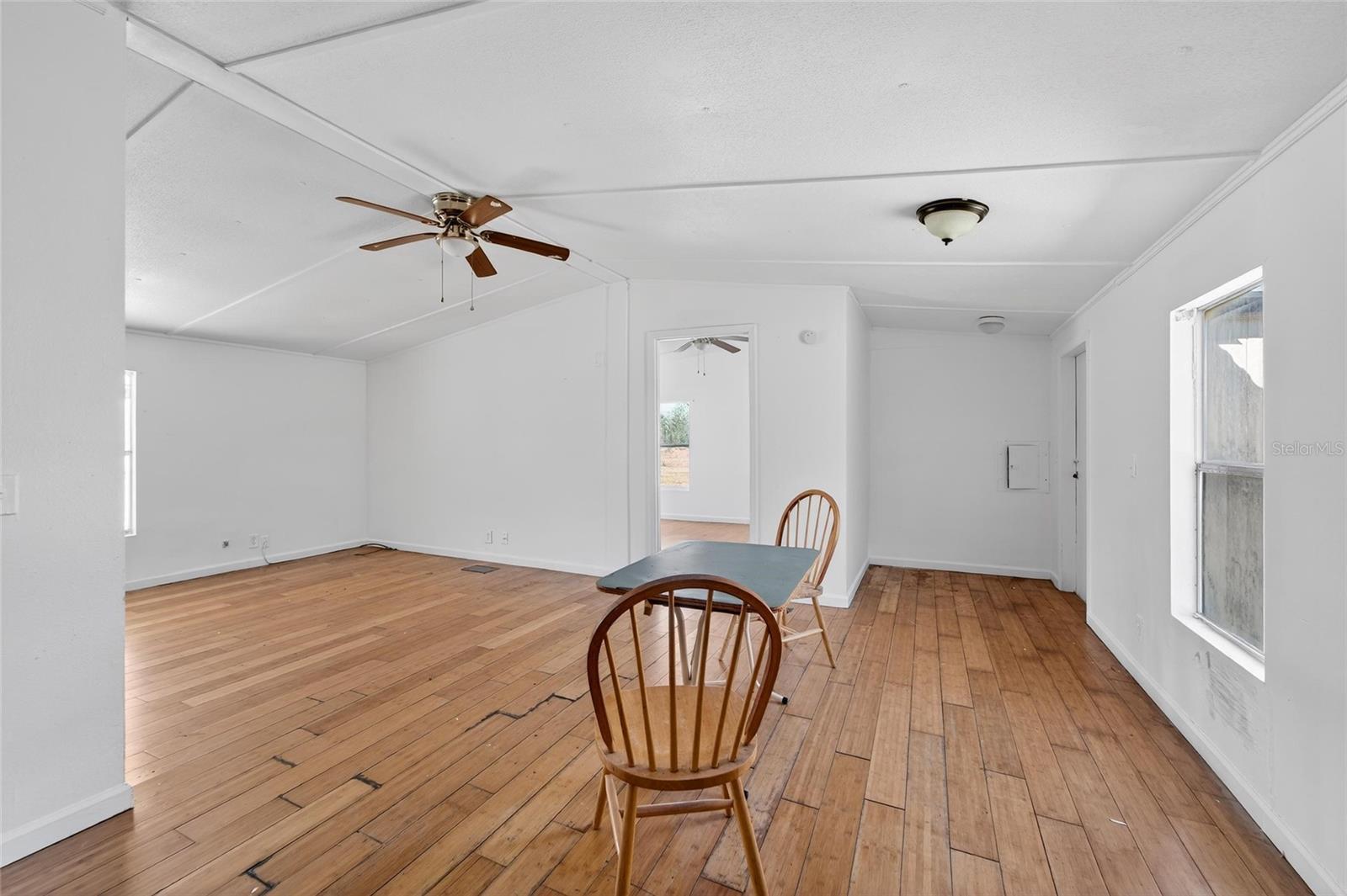 Image 21 of 81 For 35238 Manuel Street