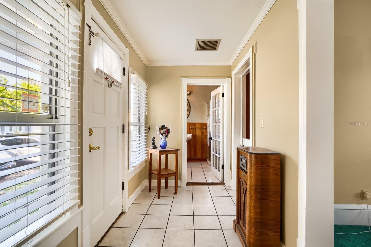 Image 14 of 34 For 2523 10th Avenue W