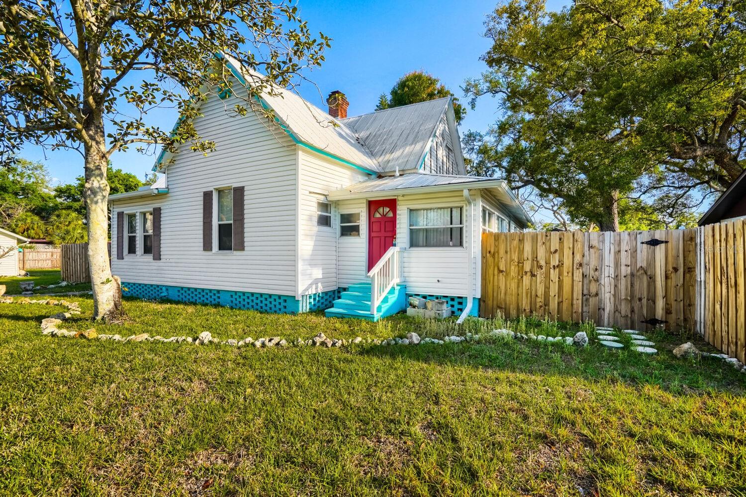 Image 2 of 34 For 2523 10th Avenue W