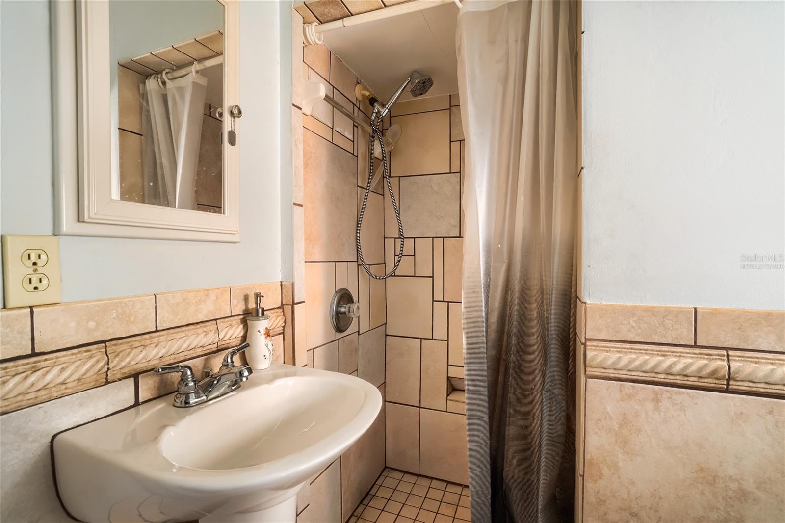 Image 21 of 34 For 2523 10th Avenue W