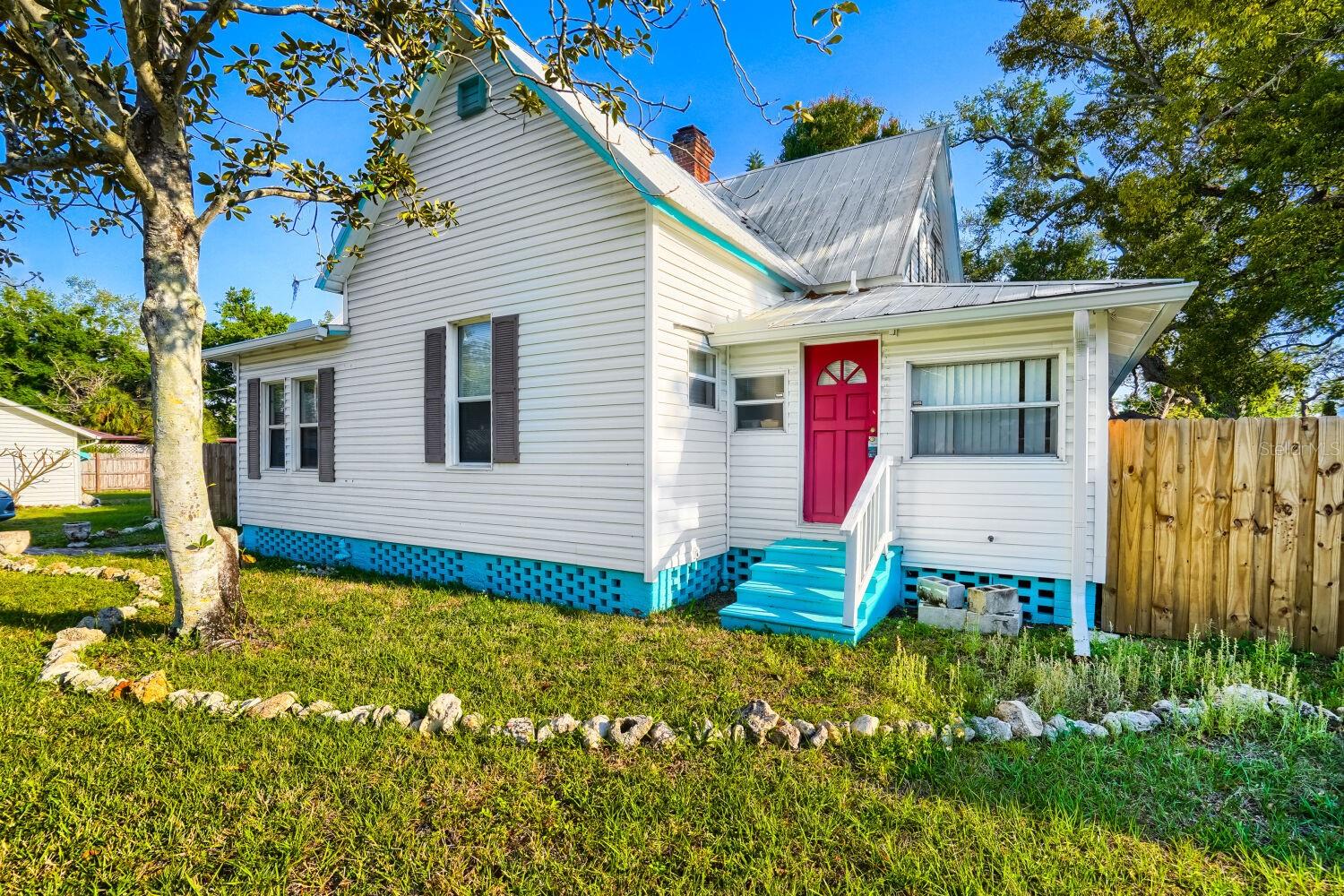 Image 3 of 34 For 2523 10th Avenue W