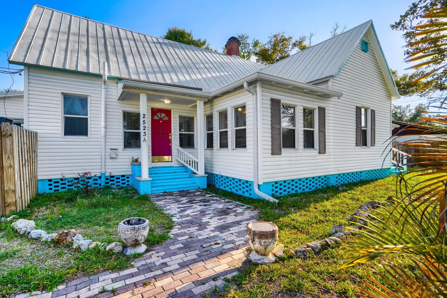 Image 4 of 34 For 2523 10th Avenue W