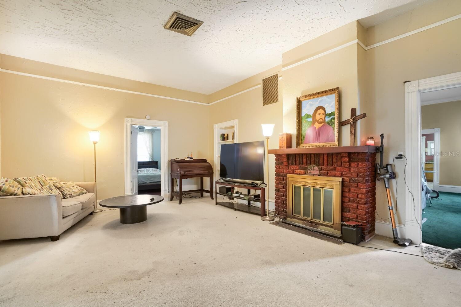 Image 9 of 34 For 2523 10th Avenue W