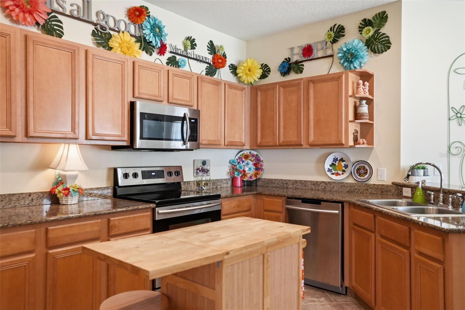 Listing photo id 8 for 3252 Chapel Creek Circle