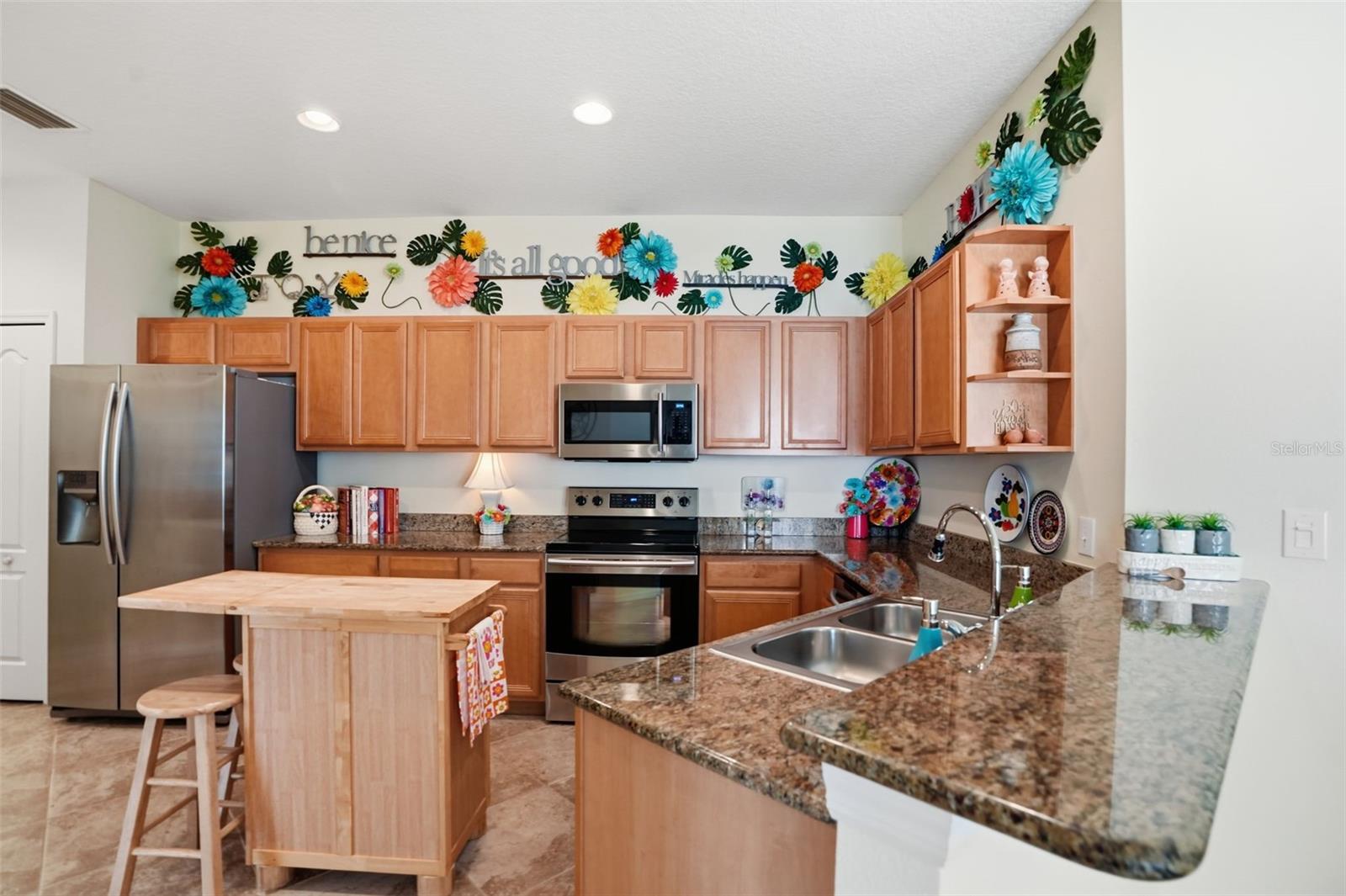 Listing photo id 9 for 3252 Chapel Creek Circle