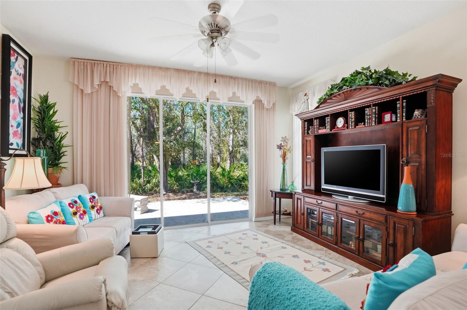 Listing photo id 3 for 3252 Chapel Creek Circle