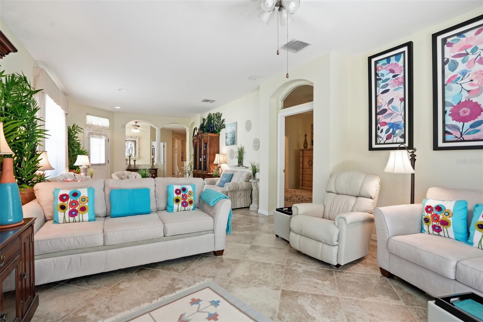 Listing photo id 5 for 3252 Chapel Creek Circle