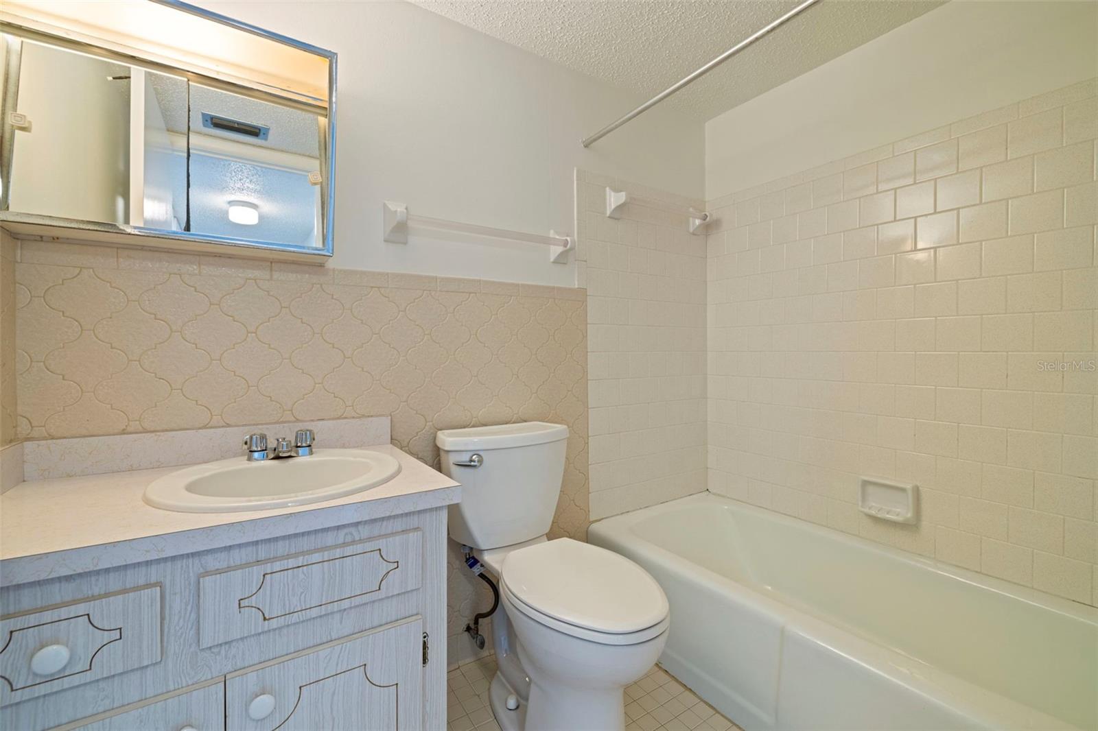 Image 27 of 51 For 3408 Lake Bayshore Drive P-317