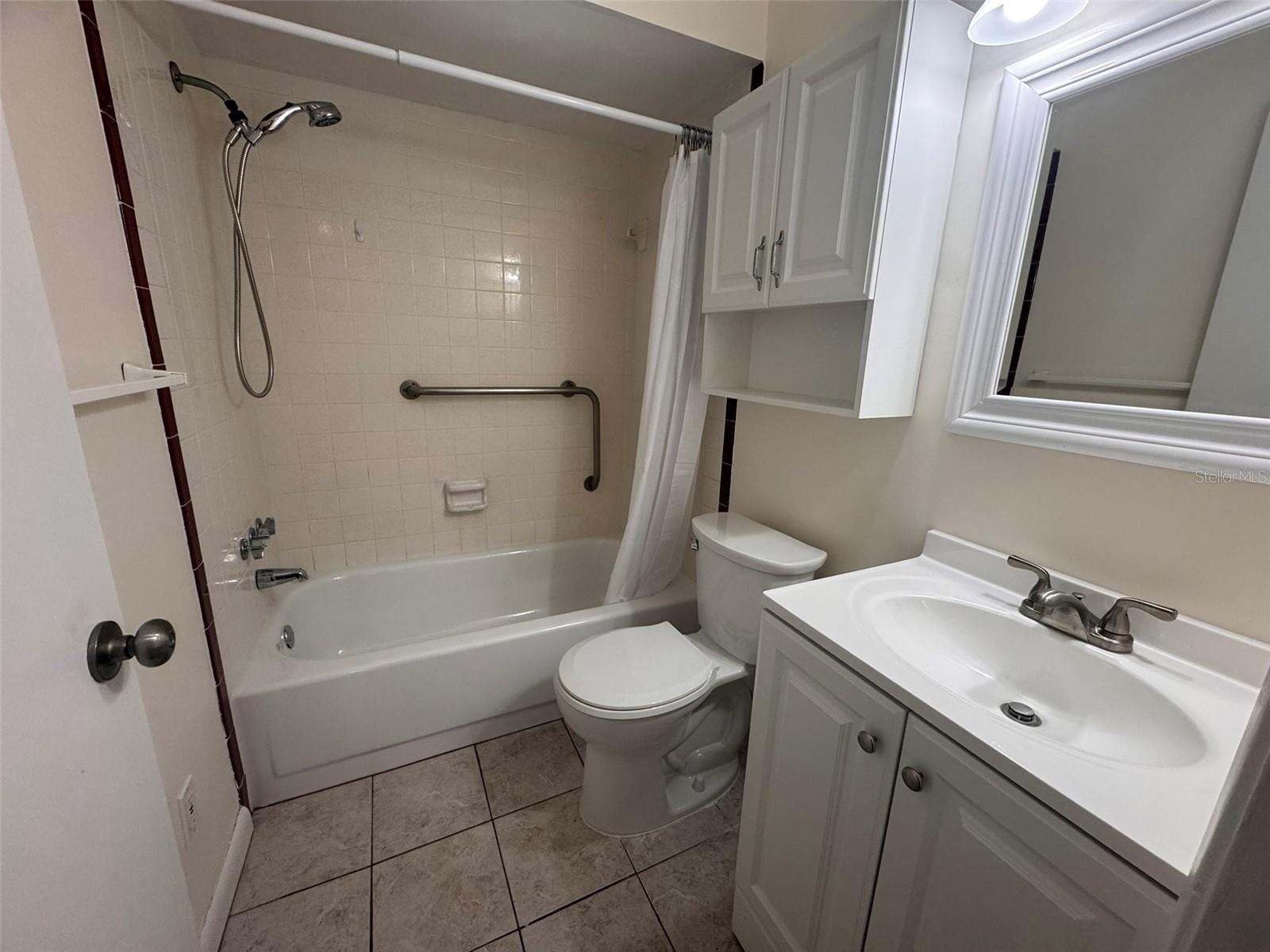 Image 12 of 23 For 843 Cambridge Court 843