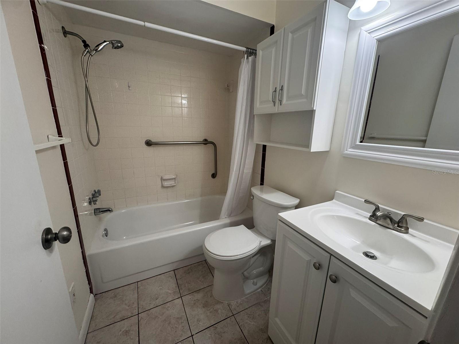 Image 13 of 23 For 843 Cambridge Court 843