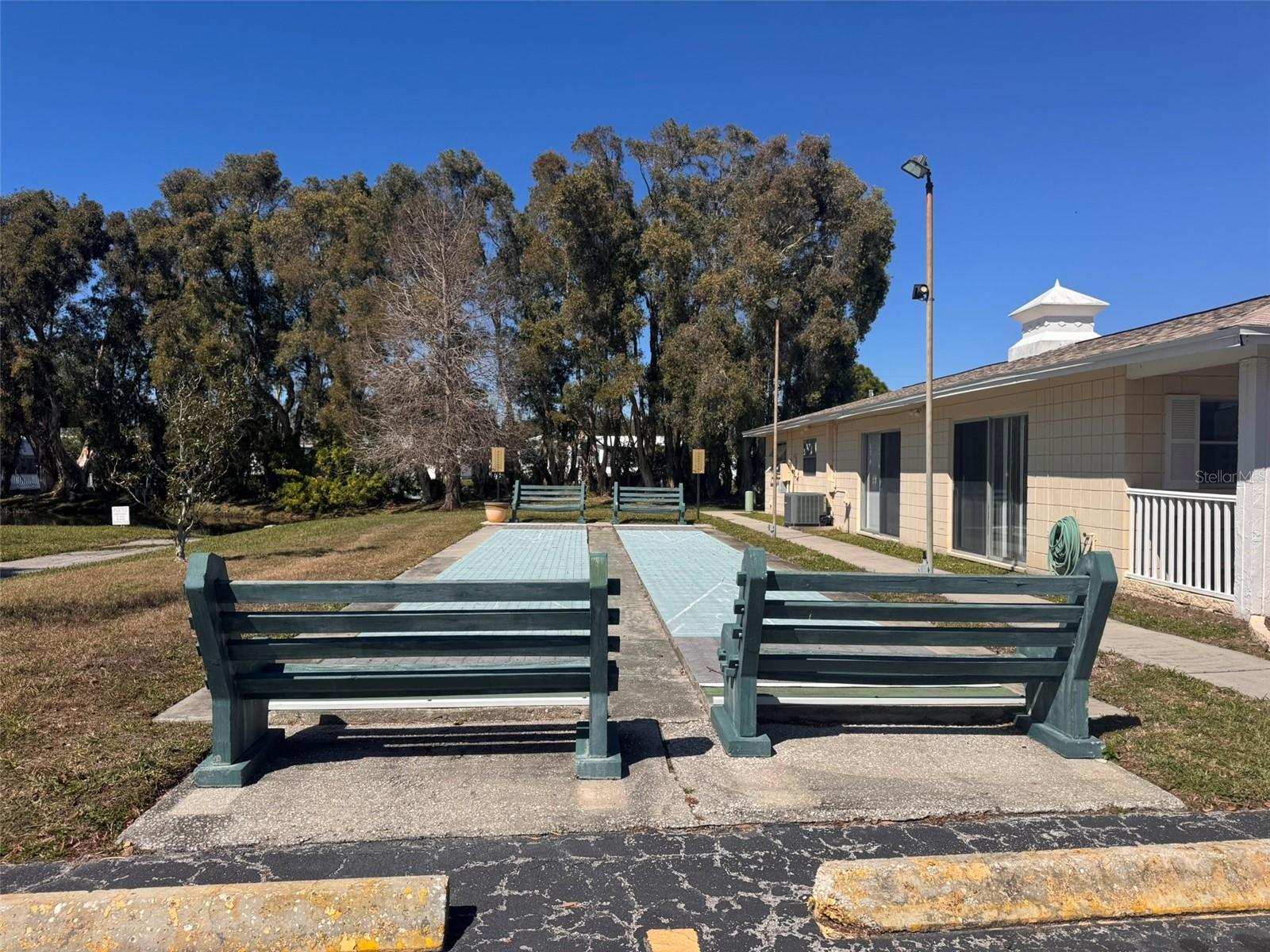 Image 18 of 23 For 843 Cambridge Court 843