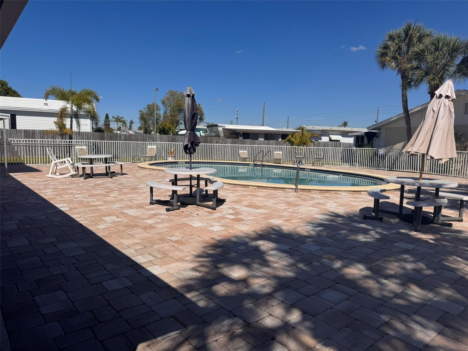 Image 20 of 23 For 843 Cambridge Court 843