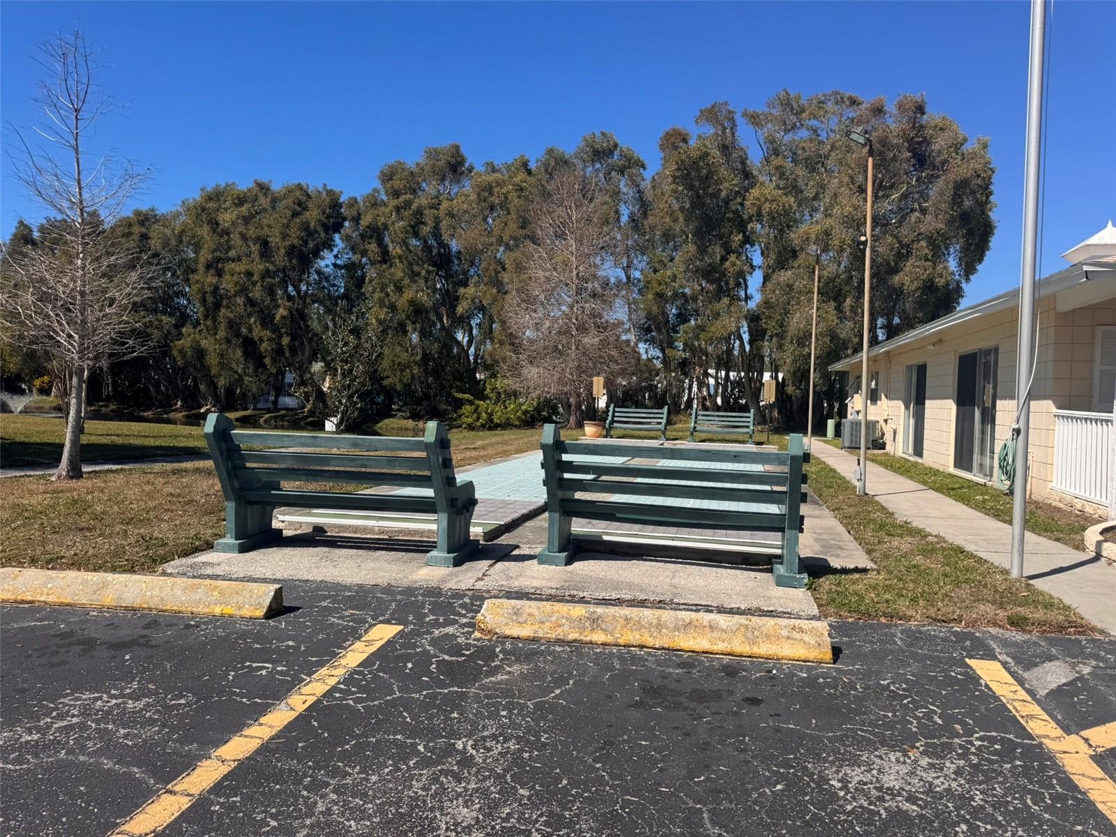 Image 21 of 23 For 843 Cambridge Court 843