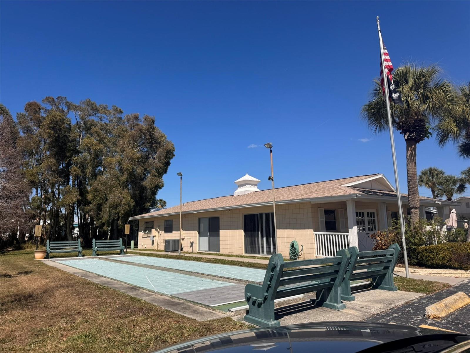 Image 22 of 23 For 843 Cambridge Court 843