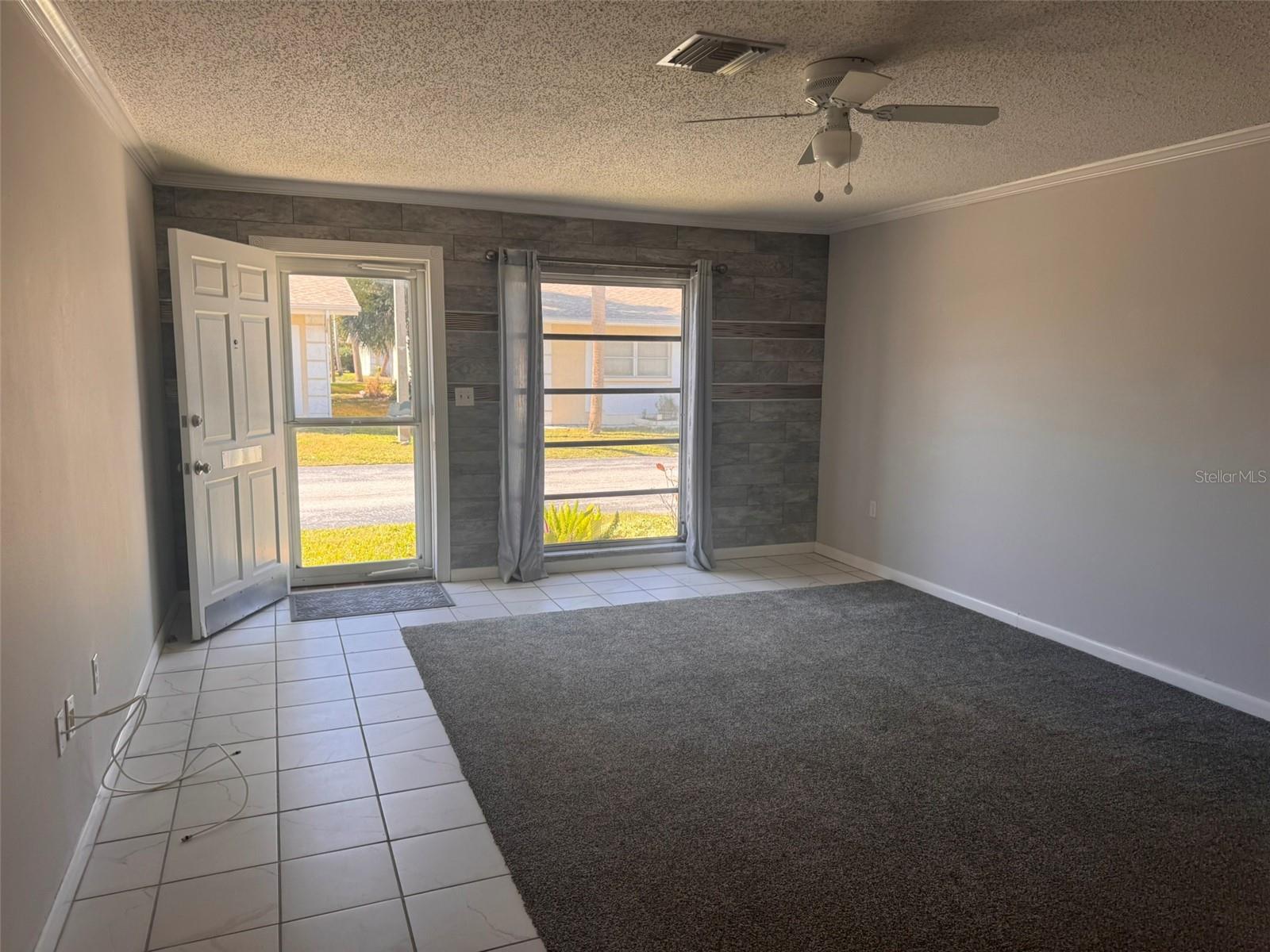 Image 3 of 23 For 843 Cambridge Court 843