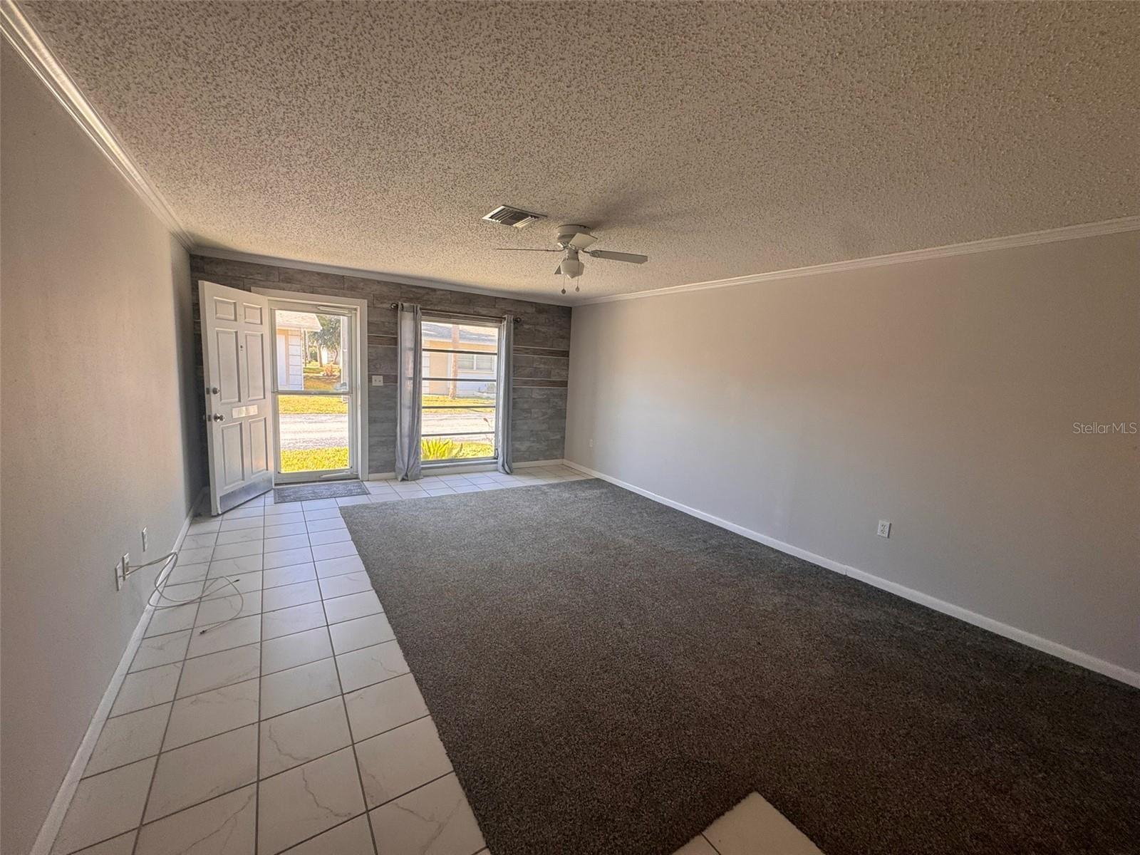 Image 4 of 23 For 843 Cambridge Court 843