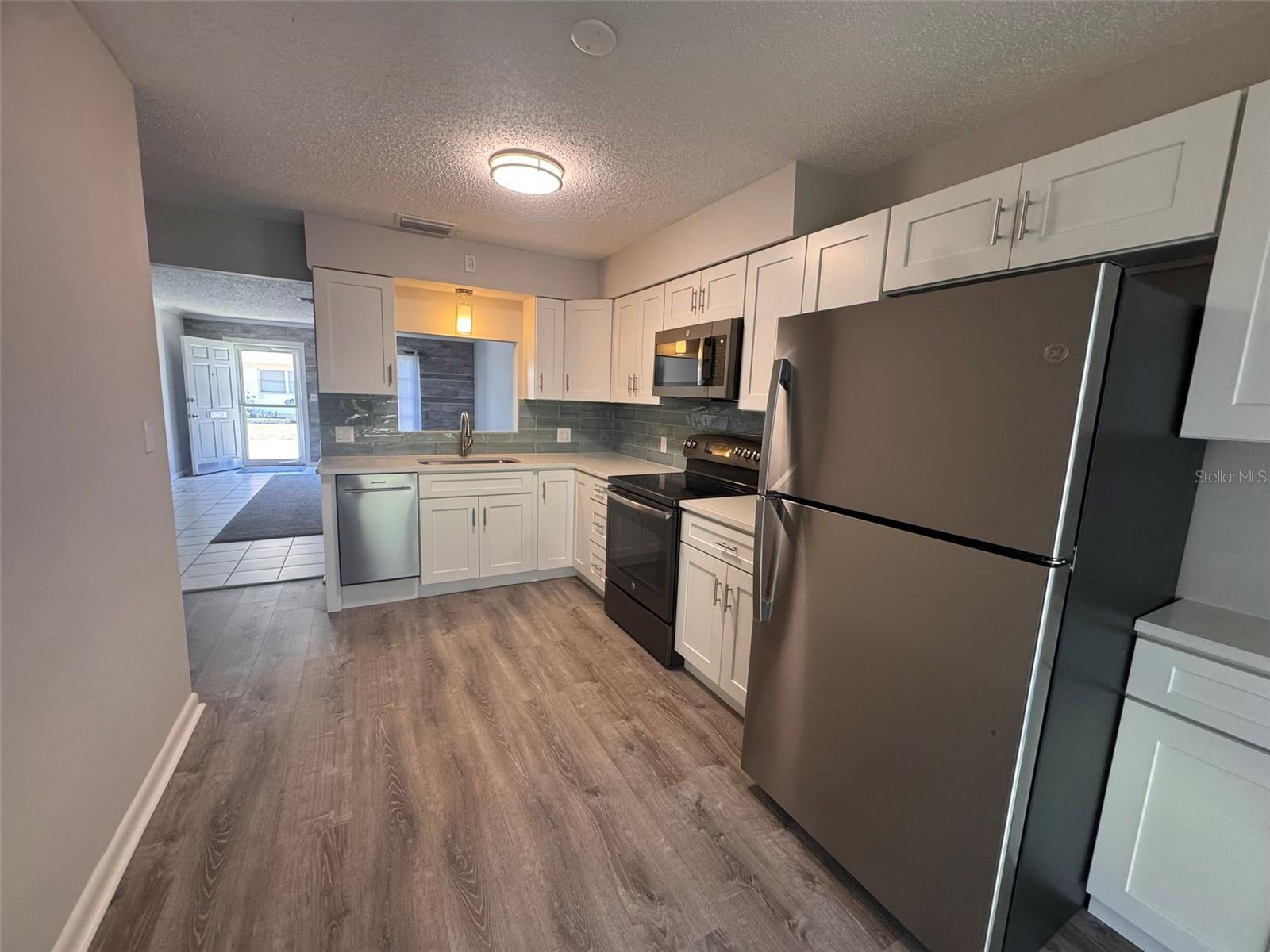 Image 7 of 23 For 843 Cambridge Court 843