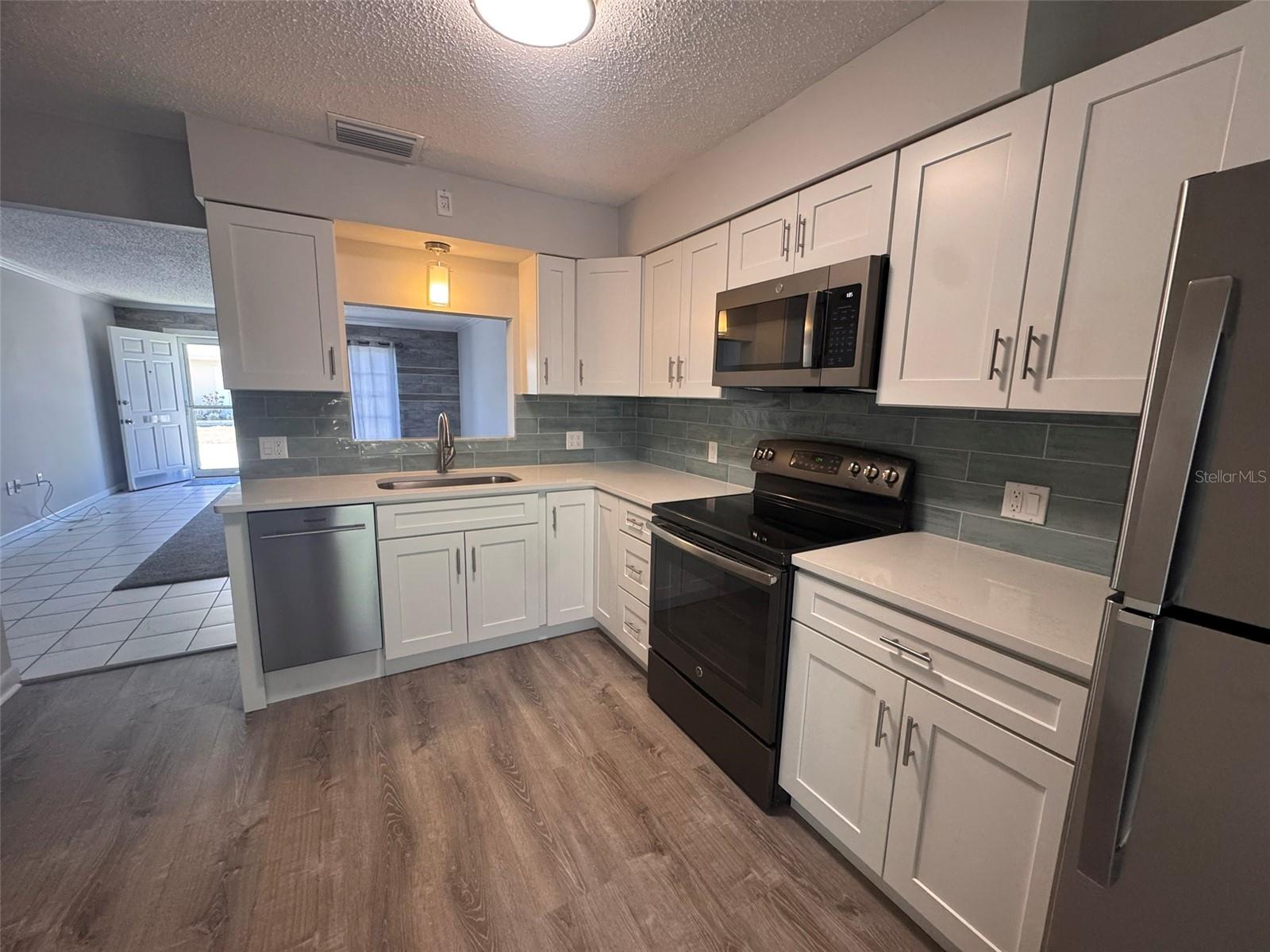 Image 9 of 23 For 843 Cambridge Court 843