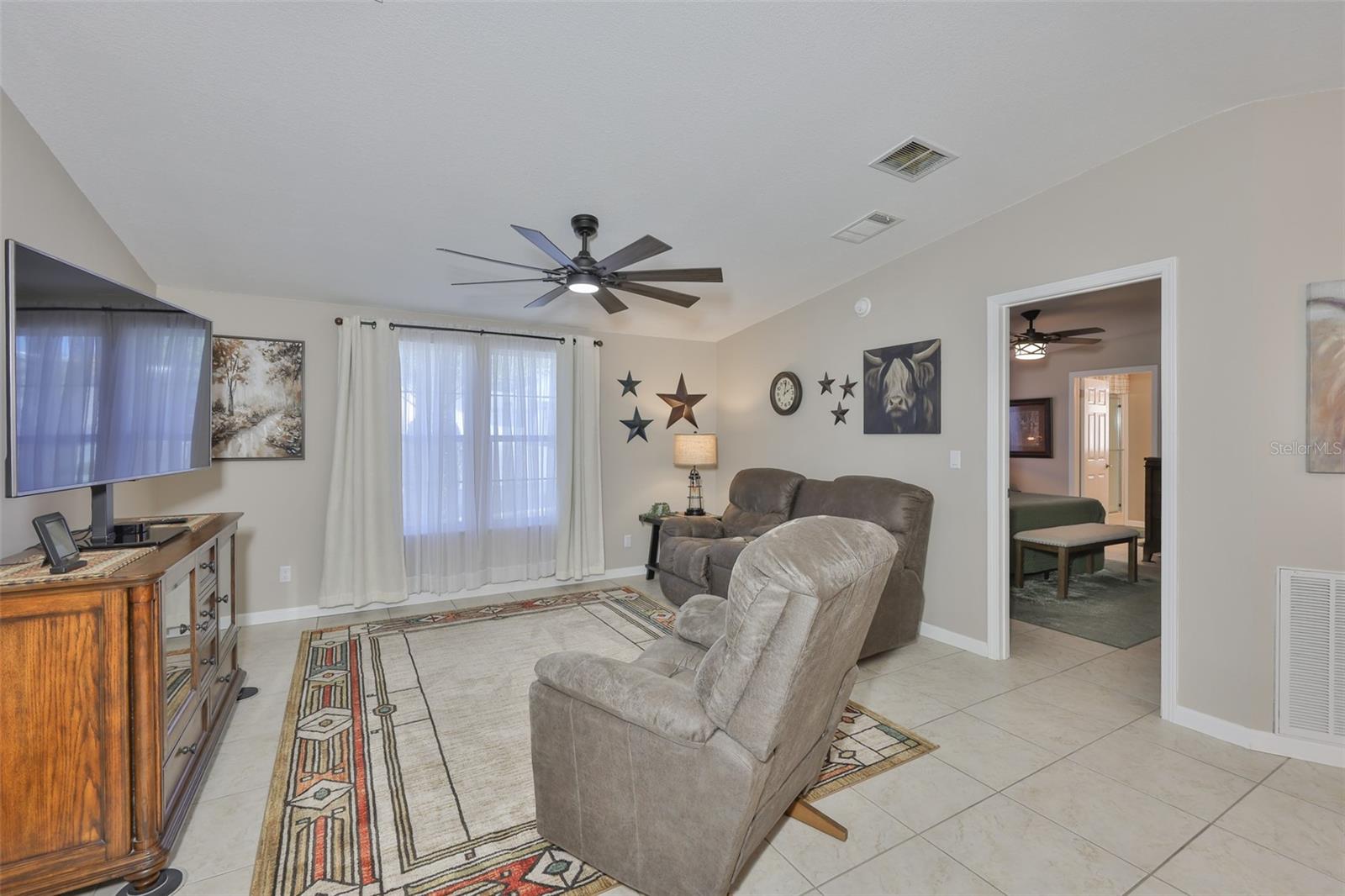 Image 11 of 46 For 37041 Neukom Avenue