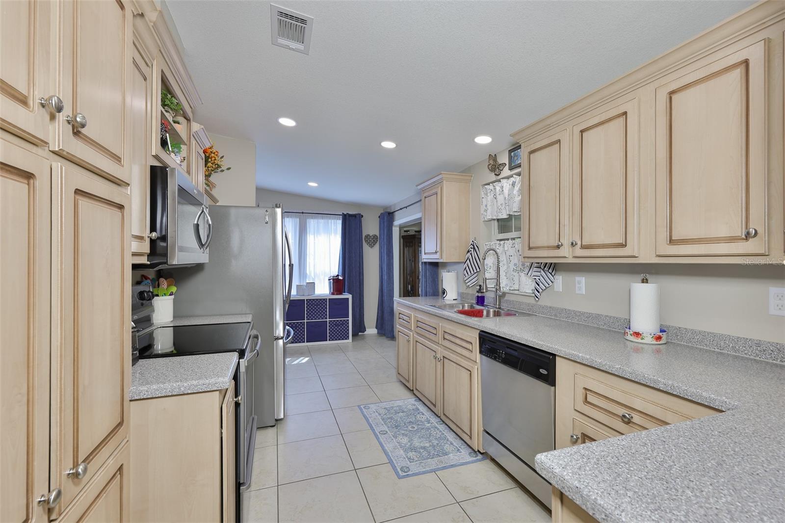 Image 5 of 46 For 37041 Neukom Avenue