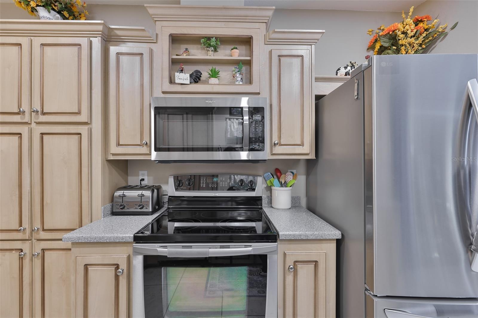 Image 6 of 46 For 37041 Neukom Avenue