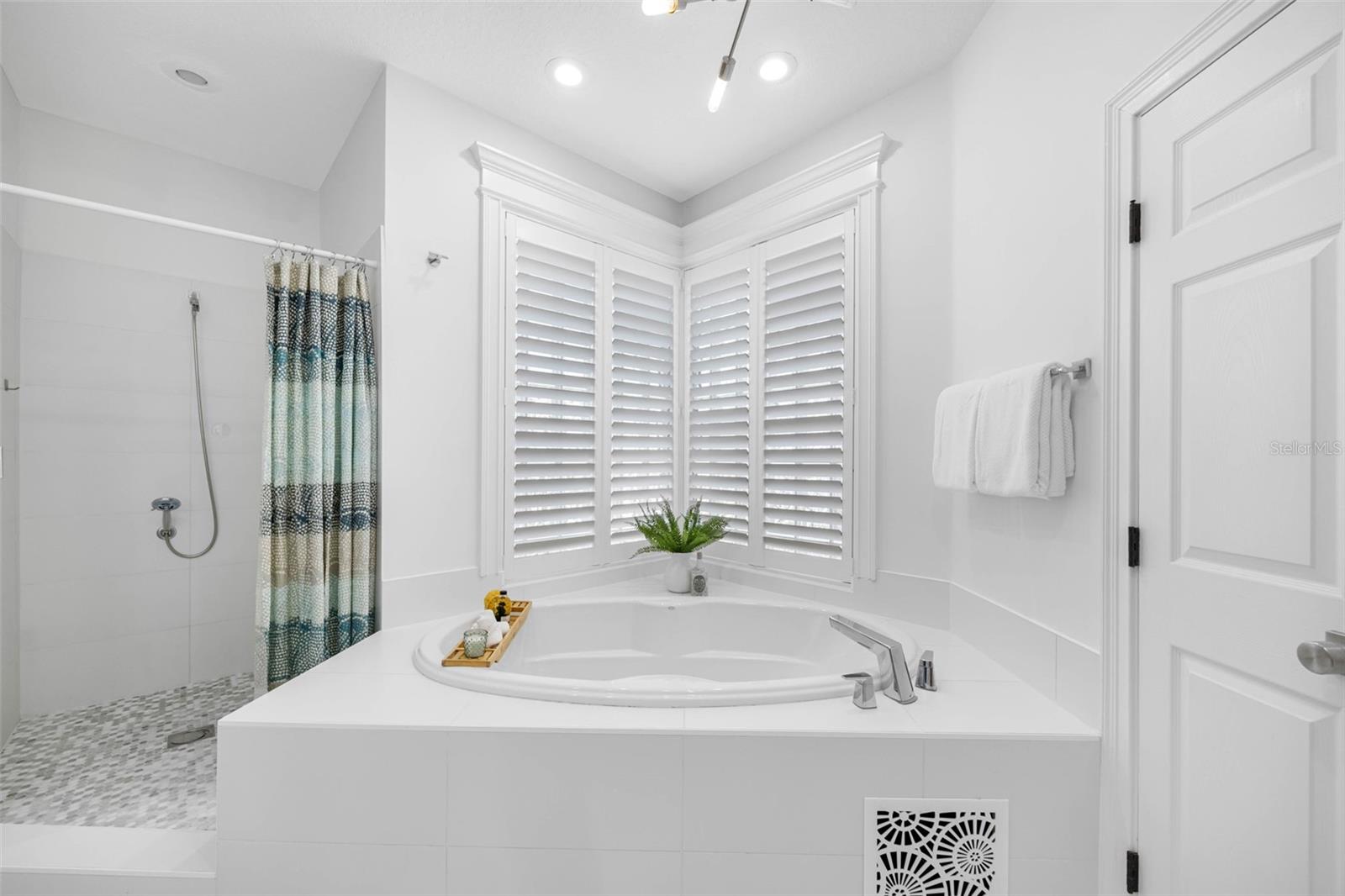 Image 31 of 86 For 6024 Kipps Colony Drive E