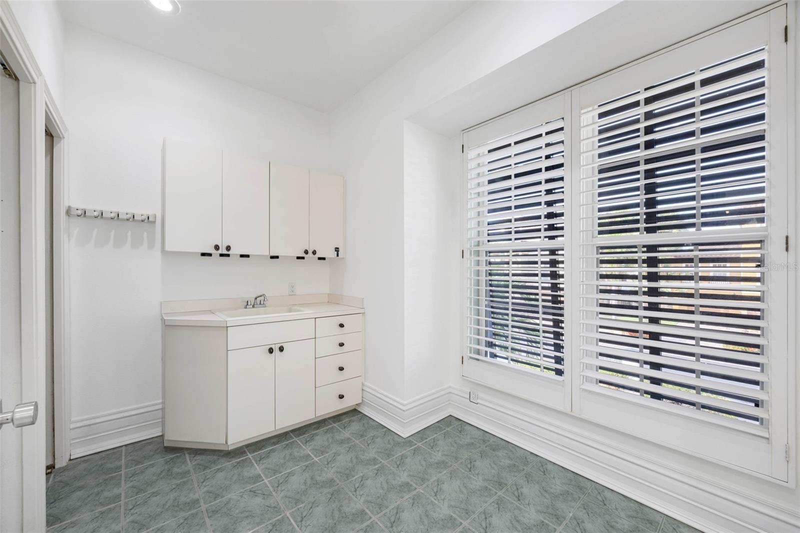 Image 32 of 86 For 6024 Kipps Colony Drive E