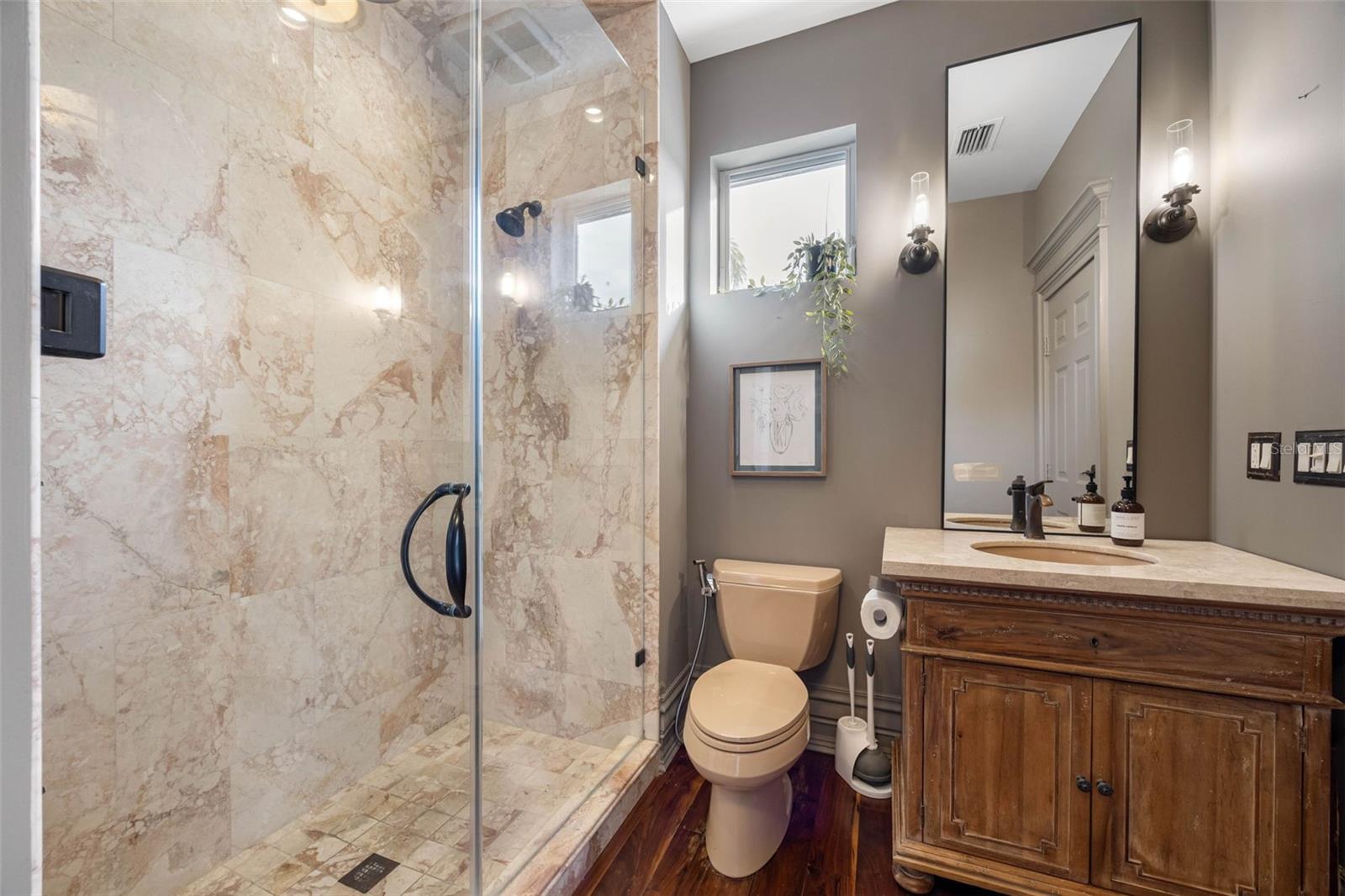 Image 34 of 86 For 6024 Kipps Colony Drive E