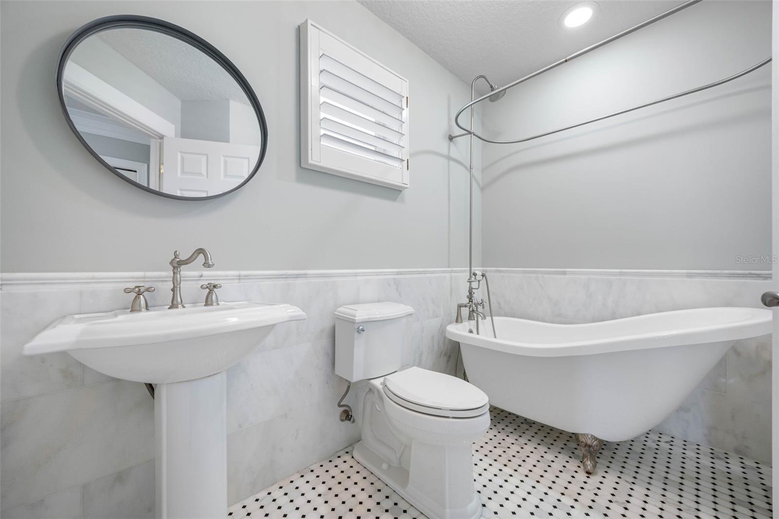 Image 41 of 86 For 6024 Kipps Colony Drive E