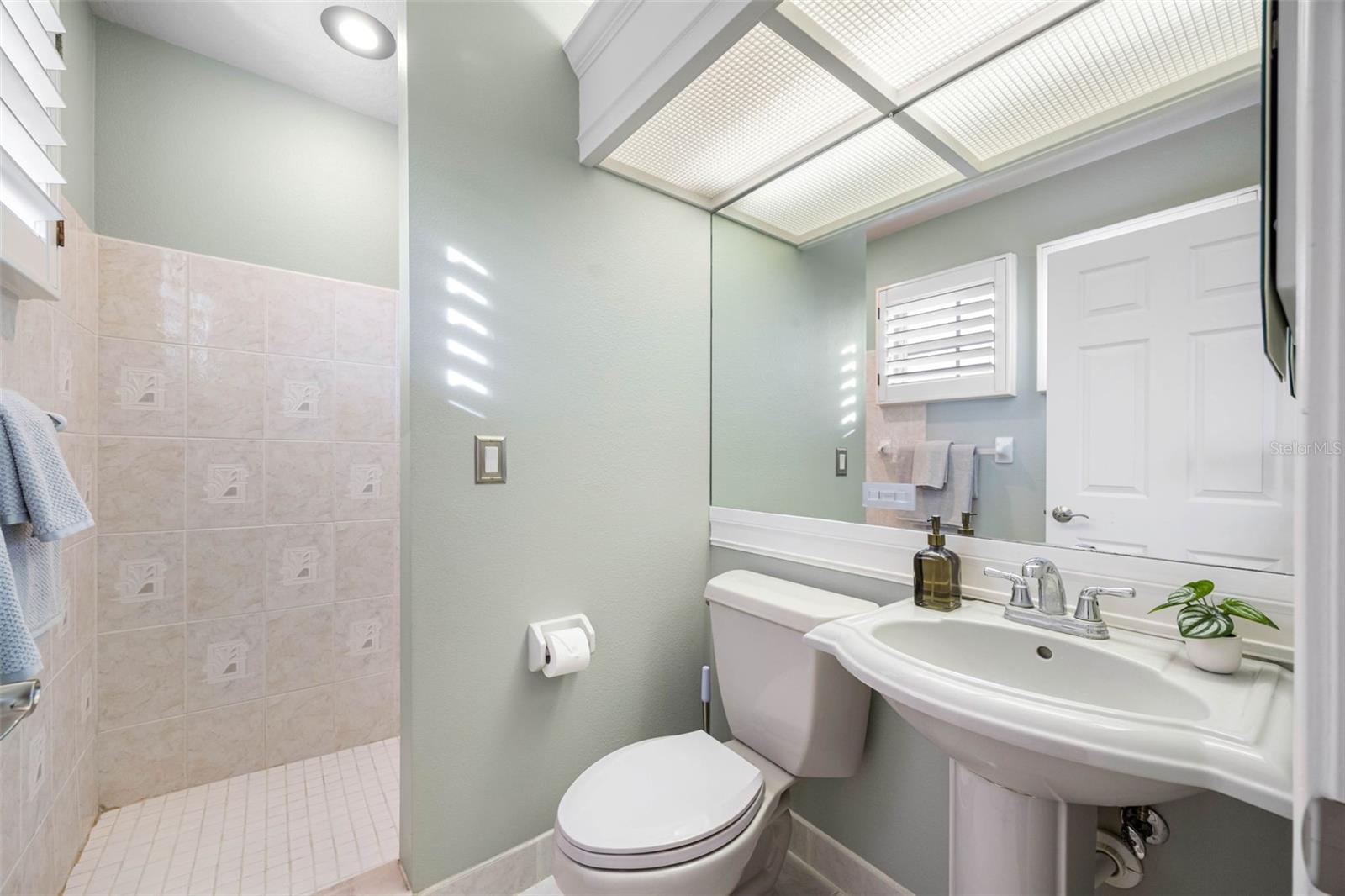 Image 46 of 86 For 6024 Kipps Colony Drive E