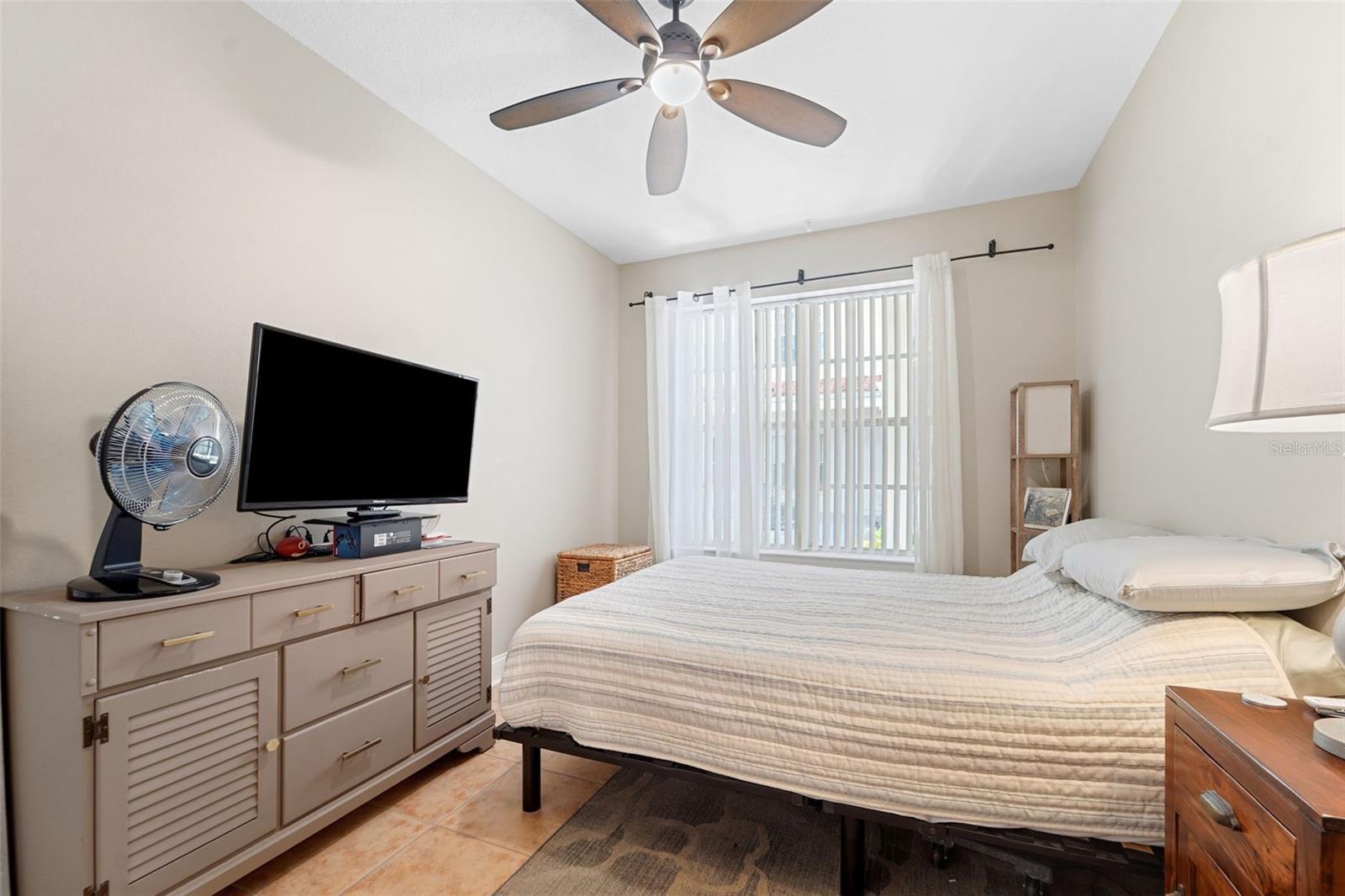 Image 12 of 19 For 701 Mirror Lake Drive N 120