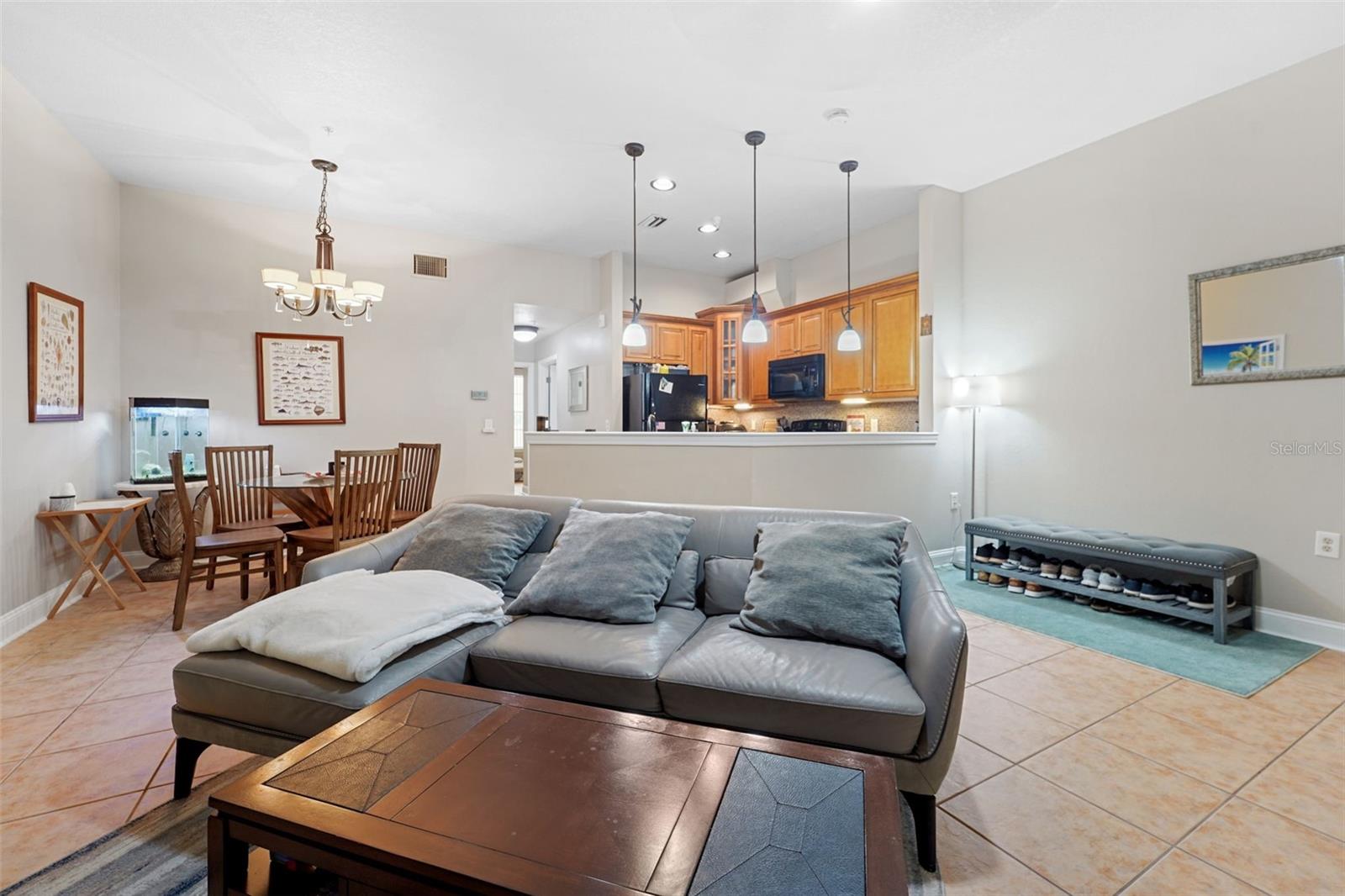 Image 4 of 19 For 701 Mirror Lake Drive N 120