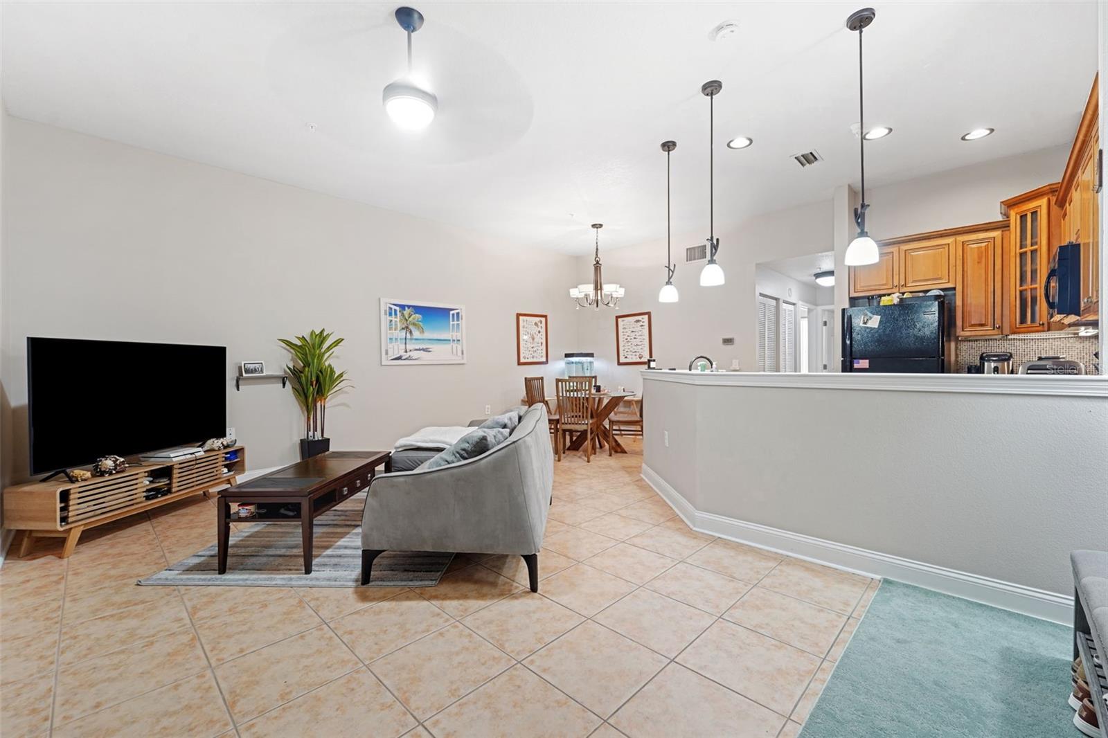 Image 6 of 19 For 701 Mirror Lake Drive N 120