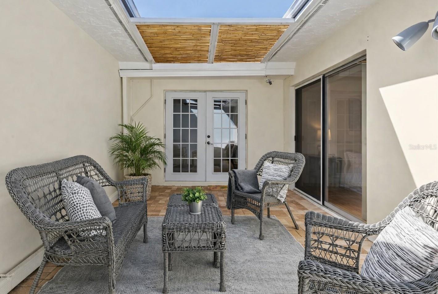 Image 12 of 62 For 10467 Larchmont Place N