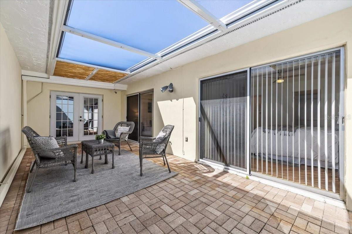 Image 13 of 62 For 10467 Larchmont Place N