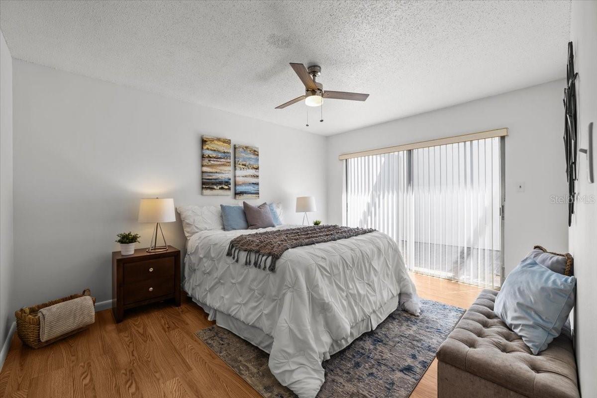 Image 16 of 62 For 10467 Larchmont Place N