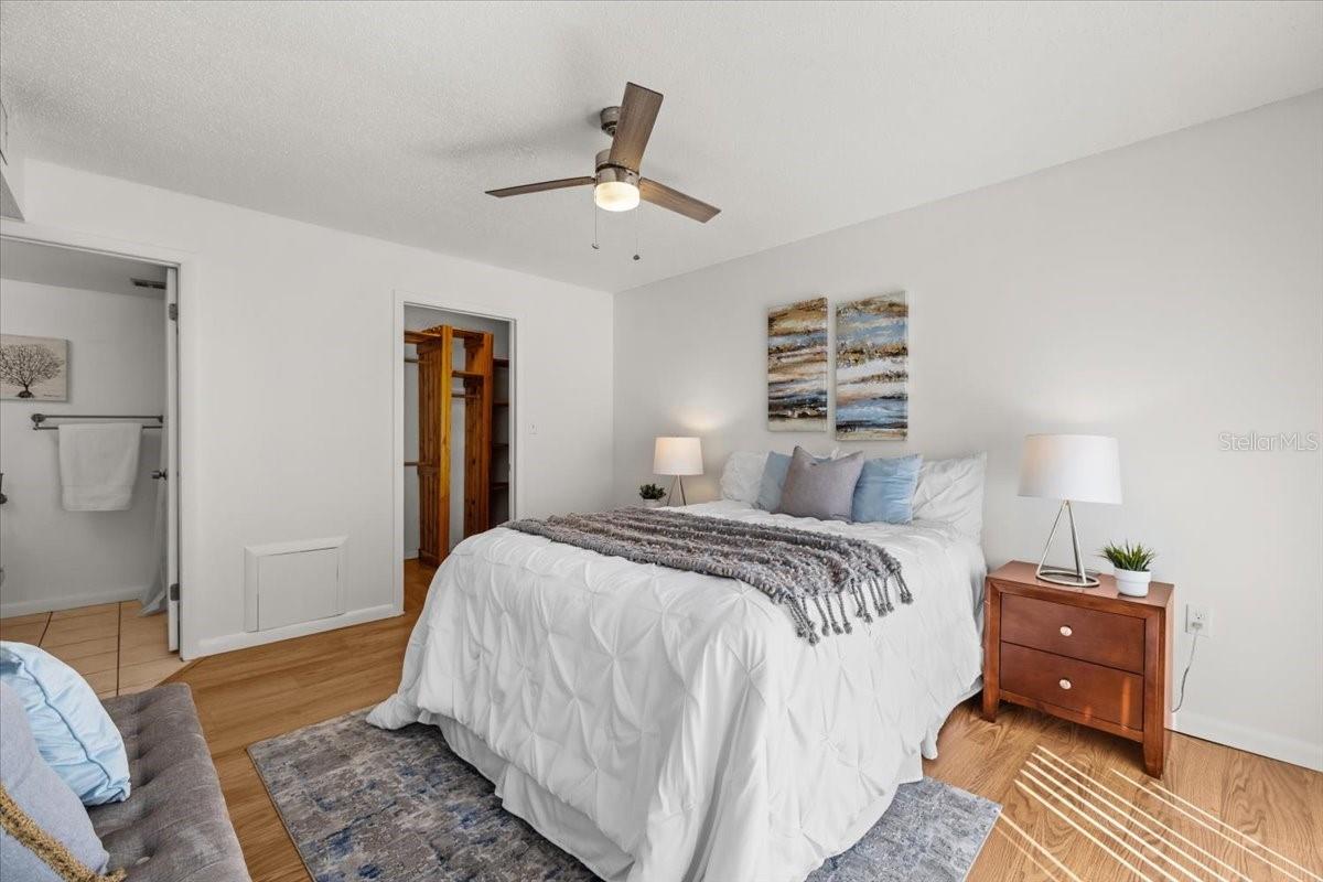 Image 18 of 62 For 10467 Larchmont Place N