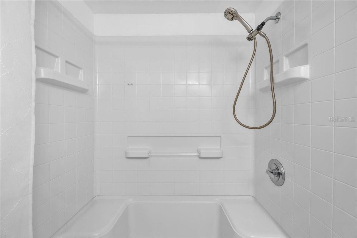 Image 21 of 62 For 10467 Larchmont Place N