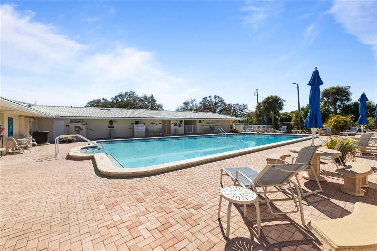 Image 32 of 62 For 10467 Larchmont Place N